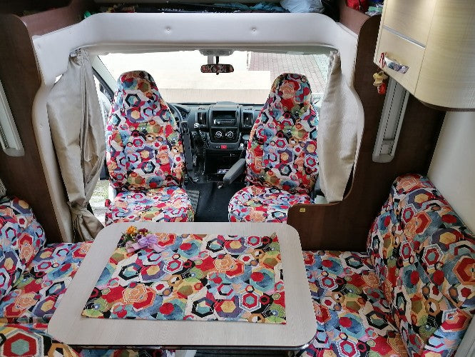 Tessuti per camper: meglio Gobelin, Microfibra antimacchia o Ecopelle?